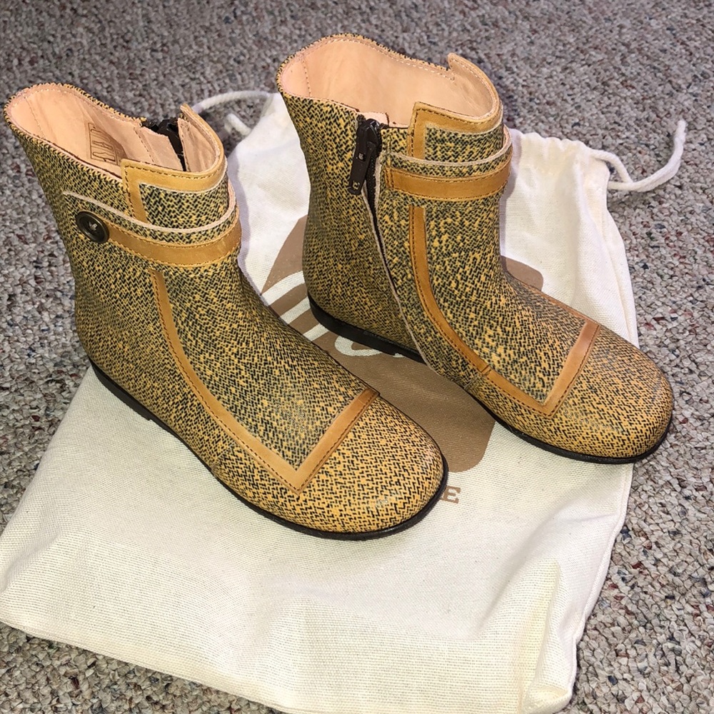 Golden Fall Boots - Picture 3 of 5